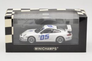 Porsche 911 997 GT3 Cup #5 Presentation 2005 Minichamps 1:43 400056400 Metal - imagem 4 de 4