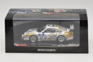 Porsche 911 997 GT3 Cup #27 24 Hours of Nurburgring 2010 Minichamps 1:43 437106727 Metal - imagem 4 de 4