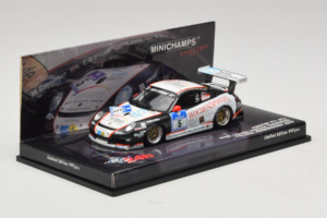 Porsche 911 997 GT3 #5 24 Hours of Nurburgring 2009 Minichamps 1:43 437096705 Metal - imagem 2 de 4