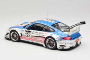 Porsche 911 997 GT3 R #123 Muhlner Motorsport E. Fumal / E. Thiry 24 Hours of Spa 2011 Minichamps 1:18 151118923 Metal - imagem 5 de 6