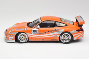 Porsche 911 997 GT3 R #88 Porsche Consulting 2005 AUTOart 1:18 77821 Metal - imagem 4 de 8