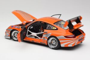 Porsche 911 997 GT3 R #88 Porsche Consulting 2005 AUTOart 1:18 77821 Metal - imagem 5 de 8