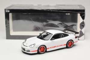 Porsche 911 996 GT3 RS Branco Faixa Vermelha Minichamps 1:18 155062020 Metal - imagem 6 de 6