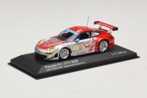 Porsche 911 997 GT3 RSR #80 J. Bergmeister / S. Neiman / D. Law 24 Hours of Le Mans 2009 Minichamps 1:43 400096980 Metal - imagem 2 de 4