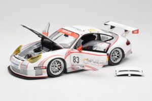 Porsche 911 997 GT3 RSR #83 Team Seikel L. Nielsen / M. Ehret / D. Farnbacher 24 Hours of Le Mans 2006 Minichamps 1:18 100066 - imagem 2 de 8
