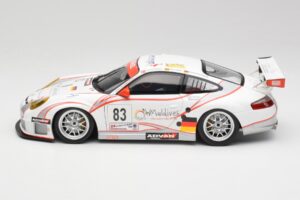 Porsche 911 997 GT3 RSR #83 Team Seikel L. Nielsen / M. Ehret / D. Farnbacher 24 Hours of Le Mans 2006 Minichamps 1:18 100066 - imagem 4 de 8