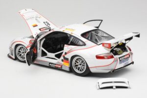Porsche 911 997 GT3 RSR #83 Team Seikel L. Nielsen / M. Ehret / D. Farnbacher 24 Hours of Le Mans 2006 Minichamps 1:18 100066 - imagem 5 de 8