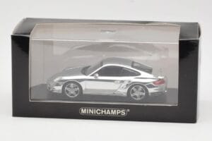 Porsche 911 997 Turbo Chrome Silver Minichamps 1:43 WAP02060816-R Metal - imagem 5 de 5