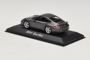 Porsche 911 997 Turbo Grey Metallic Minichamps 1:43 WAP02013016 Metal - imagem 3 de 5