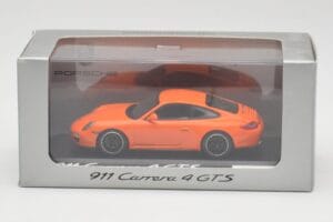 Porsche 911 997.2 Carrera 4 GTS Laranja Minichamps 1:43 WAP0201140C Metal - imagem 4 de 4