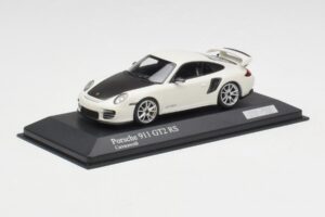 Porsche 911 997.2 GT2 RS Branco com Jantes Prateadas Minichamps 1:43 400069405 Metal - imagem 2 de 4