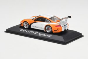 Porsche 911 GT3 R Hybrid 997.2 Presentation White Orange Minichamps 1:43 WAP0201170B Metal - imagem 3 de 4