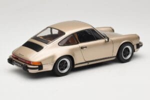 Porsche 911 Carrera 3.2 Bronze Solido 1:18 S1802602 Metal - imagem 3 de 8
