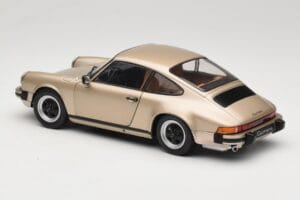 Porsche 911 Carrera 3.2 Bronze Solido 1:18 S1802602 Metal - imagem 7 de 8