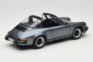 Porsche 911 SC Prateado Minichamps 1:18 100063060 Metal - imagem 3 de 8