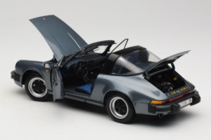 Porsche 911 SC Prateado Minichamps 1:18 100063060 Metal - imagem 5 de 8