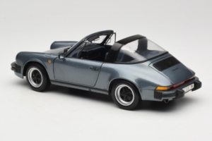 Porsche 911 SC Prateado Minichamps 1:18 100063060 Metal - imagem 7 de 8