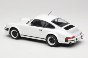 Porsche 911 SC GT Race Version IXO 1:18 18CMC007 Metal - imagem 5 de 6