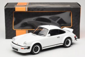 Porsche 911 SC GT Race Version IXO 1:18 18CMC007 Metal - imagem 6 de 6