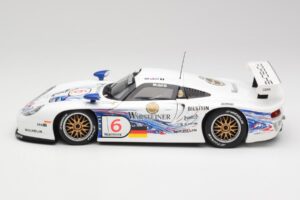 Porsche 911 GT1 #6 T. Boutsen / H-J. Stuck 1997 UT Models 1:18 39720 Metal - imagem 4 de 8