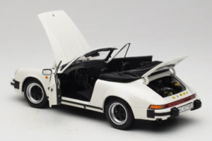Porsche 911 SC Cabriolet Branco Minichamps 1:18 100063031 Metal - imagem 5 de 8
