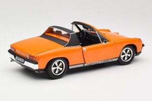 Porsche 914/6 Laranja Revell 1:18 08864 Metal - imagem 3 de 8