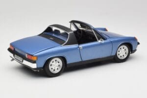 Porsche 914 Azul Revell 1:18 08975 Metal - imagem 3 de 8