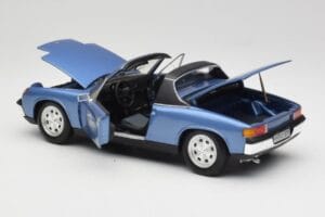 Porsche 914 Azul Revell 1:18 08975 Metal - imagem 5 de 8