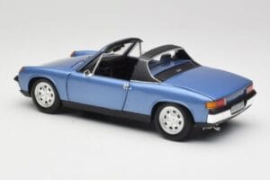 Porsche 914 Azul Revell 1:18 08975 Metal - imagem 7 de 8