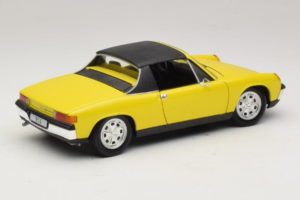 Porsche 914 Amarelo Revell 1:18 8976 Metal - imagem 3 de 8