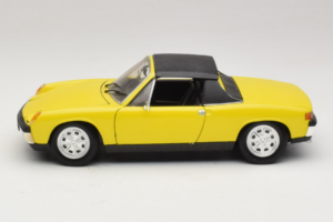 Porsche 914 Amarelo Revell 1:18 8976 Metal - imagem 4 de 8