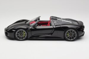 Porsche 918 Spyder Basalto Preto Metálico Minichamps 1:18 110062431 Metal - imagem 4 de 8