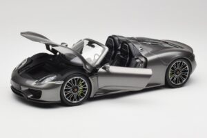 Porsche 918 Spyder Liquid Metal Prata Minichamps 1:18 110062430 Metal - imagem 2 de 8
