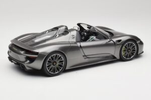 Porsche 918 Spyder Liquid Metal Prata Minichamps 1:18 110062430 Metal - imagem 3 de 8