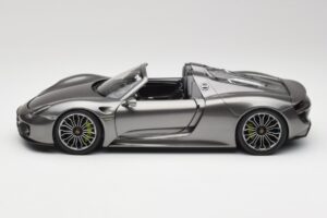 Porsche 918 Spyder Liquid Metal Prata Minichamps 1:18 110062430 Metal - imagem 4 de 8