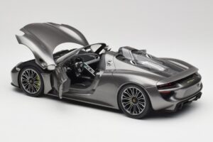Porsche 918 Spyder Liquid Metal Prata Minichamps 1:18 110062430 Metal - imagem 5 de 8