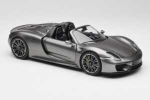 Porsche 918 Spyder Liquid Metal Prata Minichamps 1:18 110062430 Metal - imagem 6 de 8