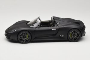 Porsche 918 Spyder Matte Black Minichamps 1:18 110060031 Metal - imagem 4 de 8