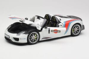 Porsche 918 Spyder Weissach Package Martini Minichamps 1:18 110062440 Metal - imagem 2 de 8