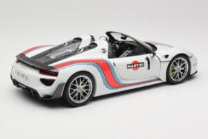 Porsche 918 Spyder Weissach Package Martini Minichamps 1:18 110062440 Metal - imagem 3 de 8