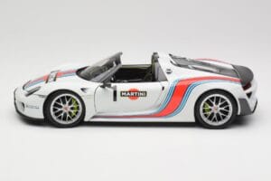 Porsche 918 Spyder Weissach Package Martini Minichamps 1:18 110062440 Metal - imagem 4 de 8