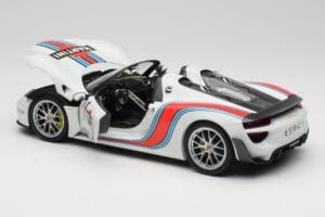 Porsche 918 Spyder Weissach Package Martini Minichamps 1:18 110062440 Metal - imagem 5 de 8