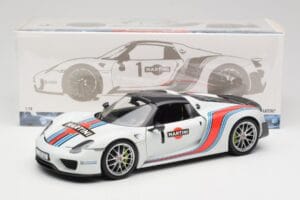 Porsche 918 Spyder Weissach Package Martini Minichamps 1:18 110062440 Metal - imagem 8 de 8