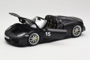 Porsche 918 Spyder Weissach Package Matt Black Minichamps 1:18 110062444 Metal - imagem 2 de 8