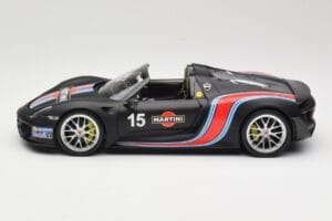 Porsche 918 Spyder Weissach Package Matt Black With Martini Stripes Minichamps 1:18 110062445 Metal - imagem 4 de 8
