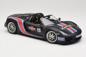 Porsche 918 Spyder Weissach Package Matt Black With Martini Stripes Minichamps 1:18 110062445 Metal - imagem 6 de 8