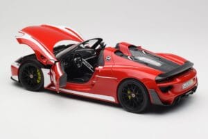 Porsche 918 Spyder Weissach Package Vermelho & Listas Brancas Minichamps 1:18 110062442 Metal - imagem 6 de 9