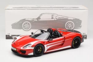 Porsche 918 Spyder Weissach Package Vermelho & Listas Brancas Minichamps 1:18 110062442 Metal - imagem 9 de 9