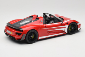 Porsche 918 Spyder Weissach Package Riscas Vermelho Branco Minichamps 1:18 110062442-O1 Metal - imagem 3 de 8