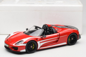 Porsche 918 Spyder Weissach Package Riscas Vermelho Branco Minichamps 1:18 110062442-O1 Metal - imagem 8 de 8